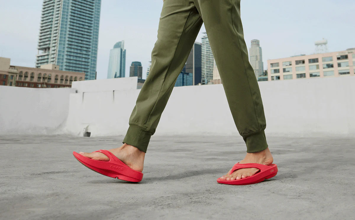 OOFOS OOLALA NEON BERRY – SHOES-n-FEET